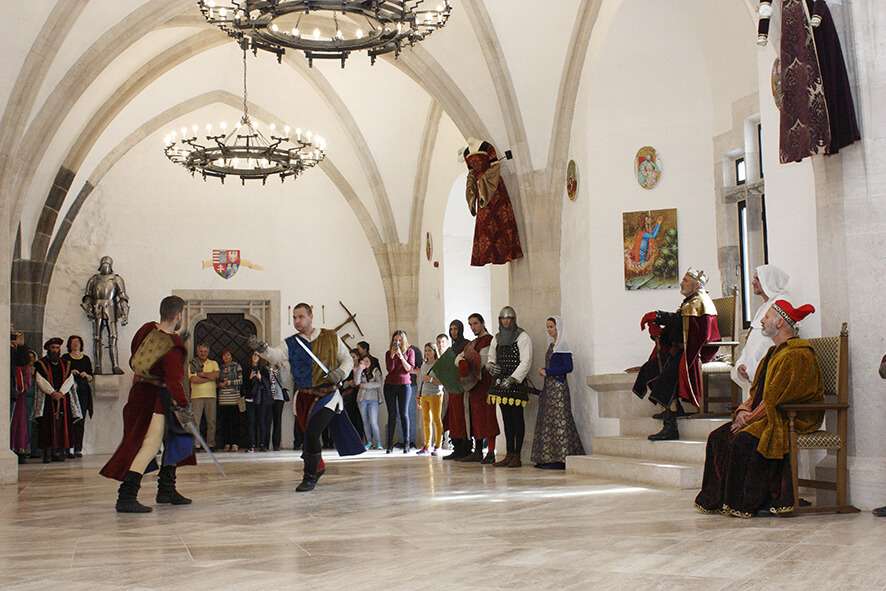 A Diósgyőri Aranysarkantyús Lovagrend bemutatója