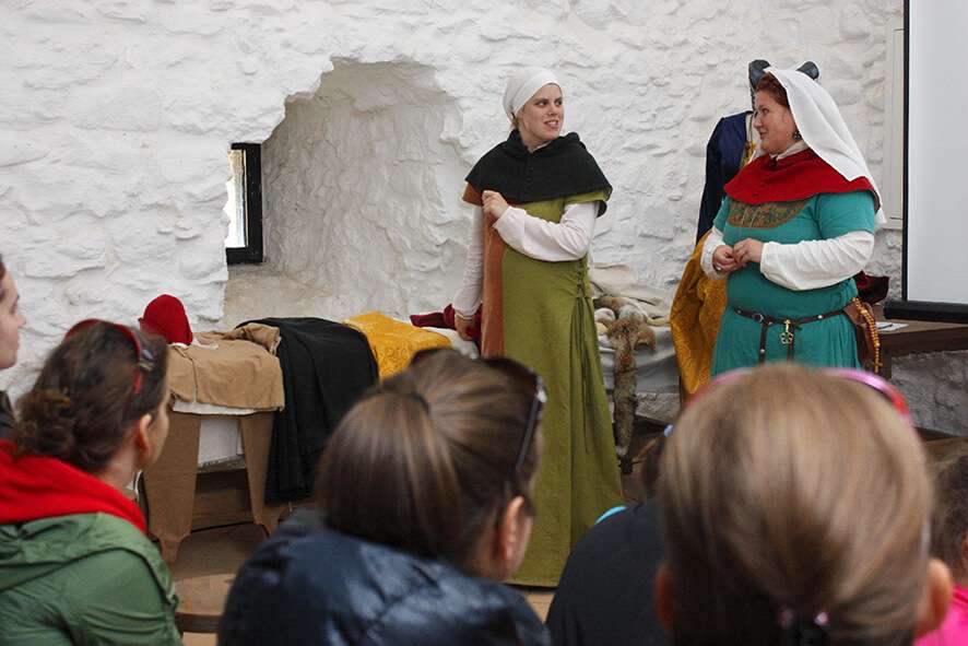 Rendhagyó viselettörténet