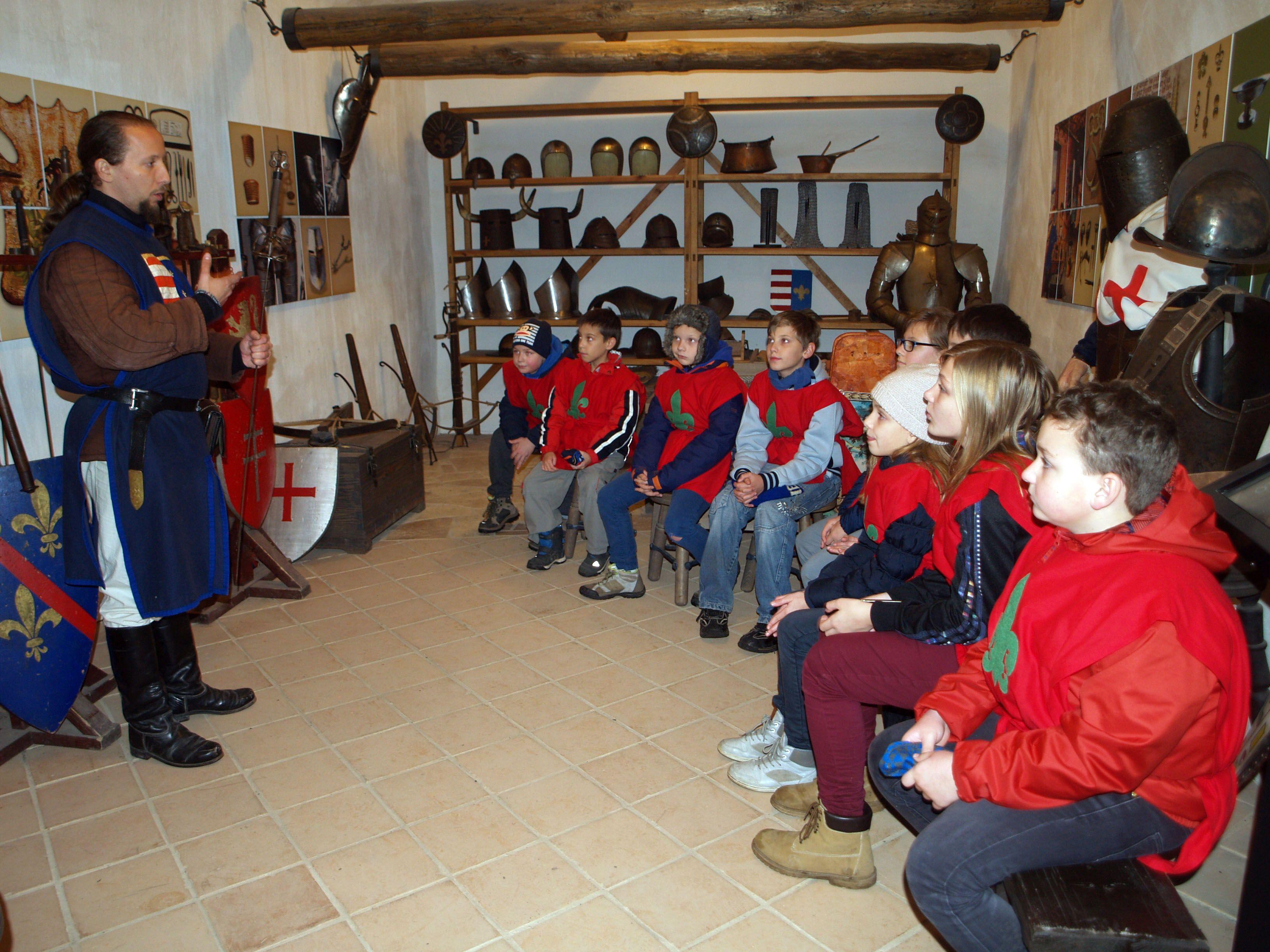 Fegyverbemutató gyerekeknek