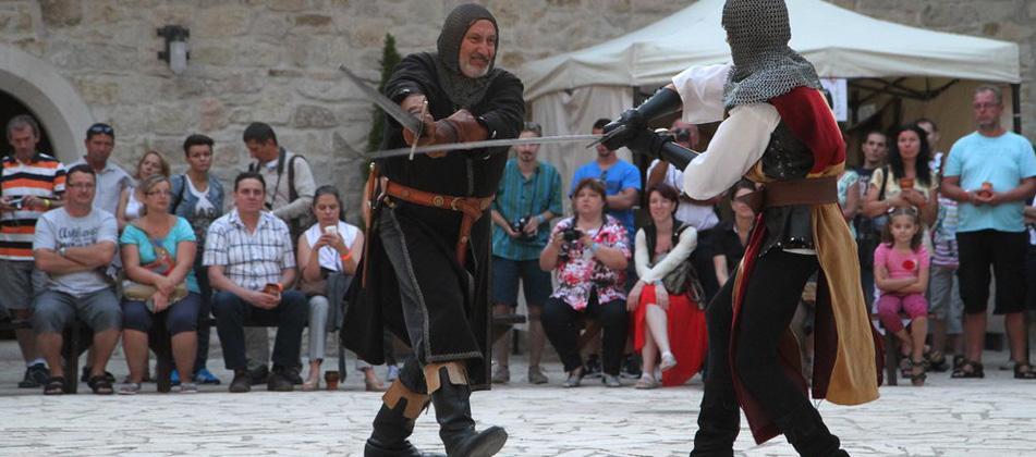 Diósgyőri Aranysarkantyús Lovagrend hagyományőrző bemutatói 