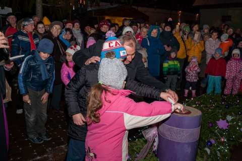 Erste Adventskerzen Beleuchtung