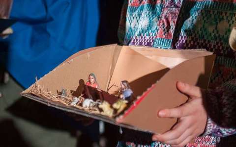 Dritt Adventskerzen Beleuchtung