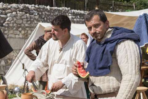 XVIII. das Mittelalterliche Treiben