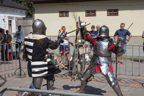 XVIII. das Mittelalterliche Treiben