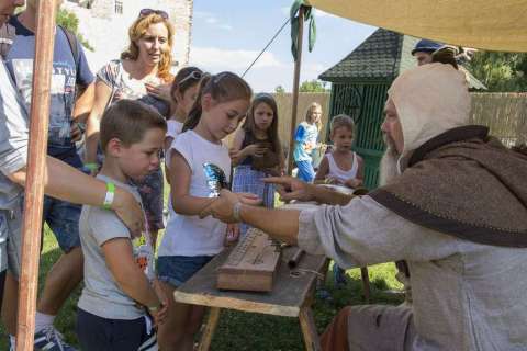 XVIII. das Mittelalterliche Treiben