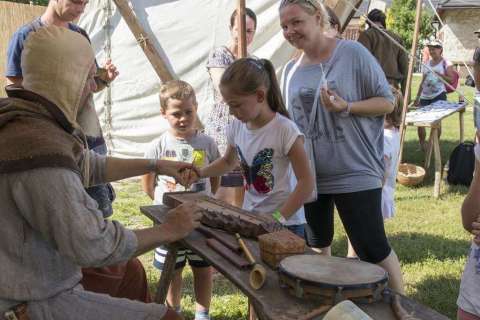 XVIII. das Mittelalterliche Treiben