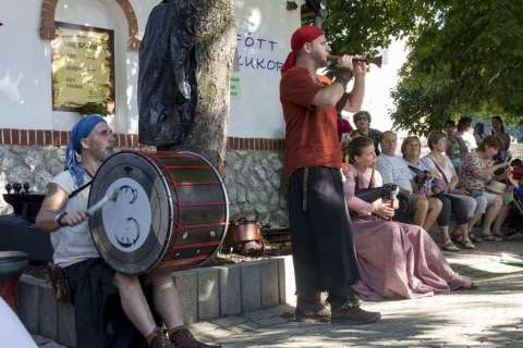 XVIII. das Mittelalterliche Treiben