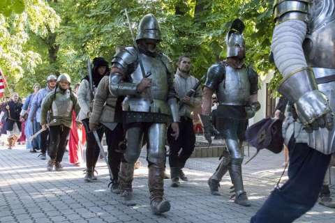 XVIII. das Mittelalterliche Treiben