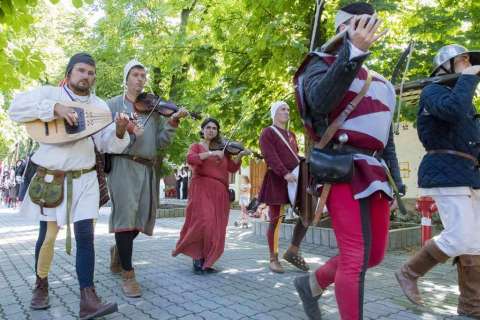 XVIII. das Mittelalterliche Treiben