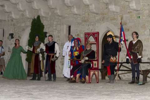 LIEBE, LOYALITÄT, INTRIGE - MYSTERIÖSE NACHT IN DER BURG VON DIÓSGYŐR