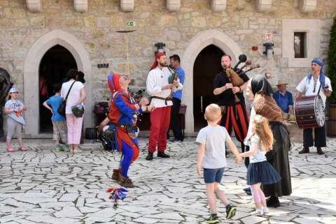 Renaissance cavalcade